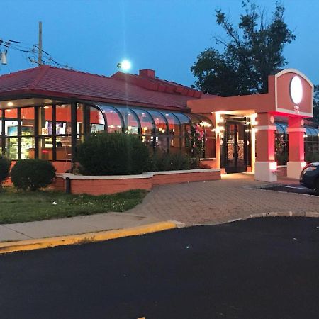 Days Inn By Wyndham Nanuet / Spring Valley Bagian luar foto