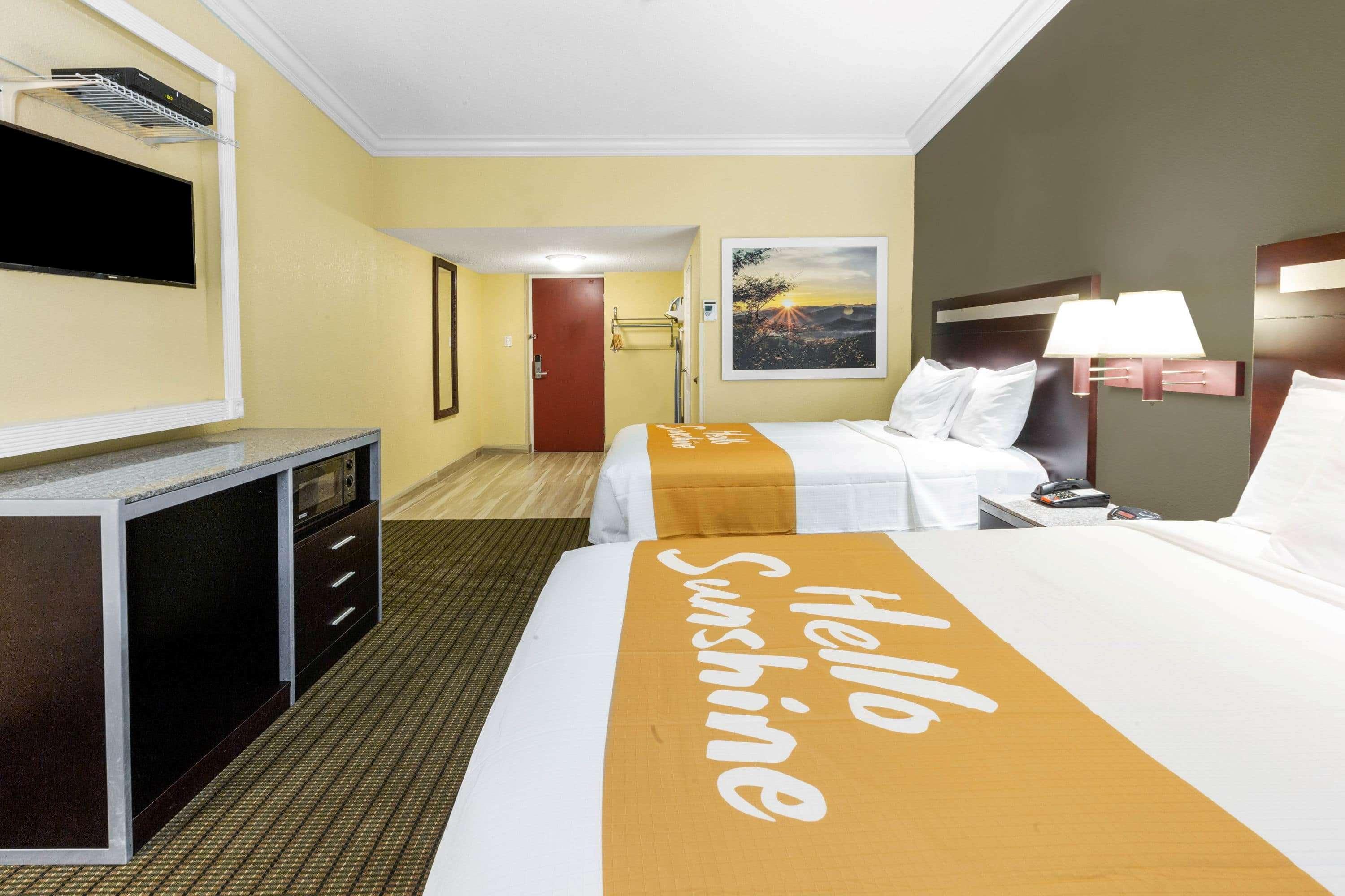 Days Inn By Wyndham Nanuet / Spring Valley Bagian luar foto