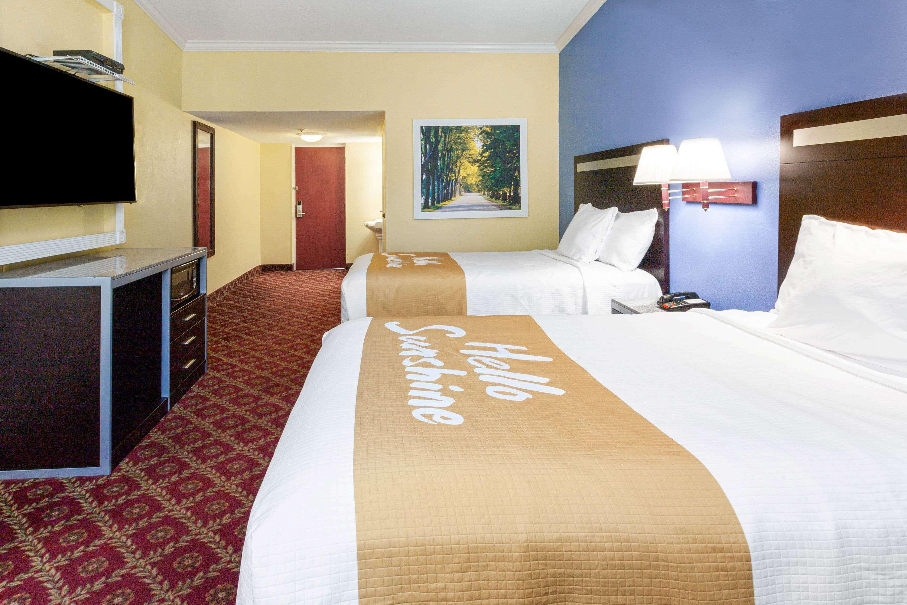 Days Inn By Wyndham Nanuet / Spring Valley Bagian luar foto