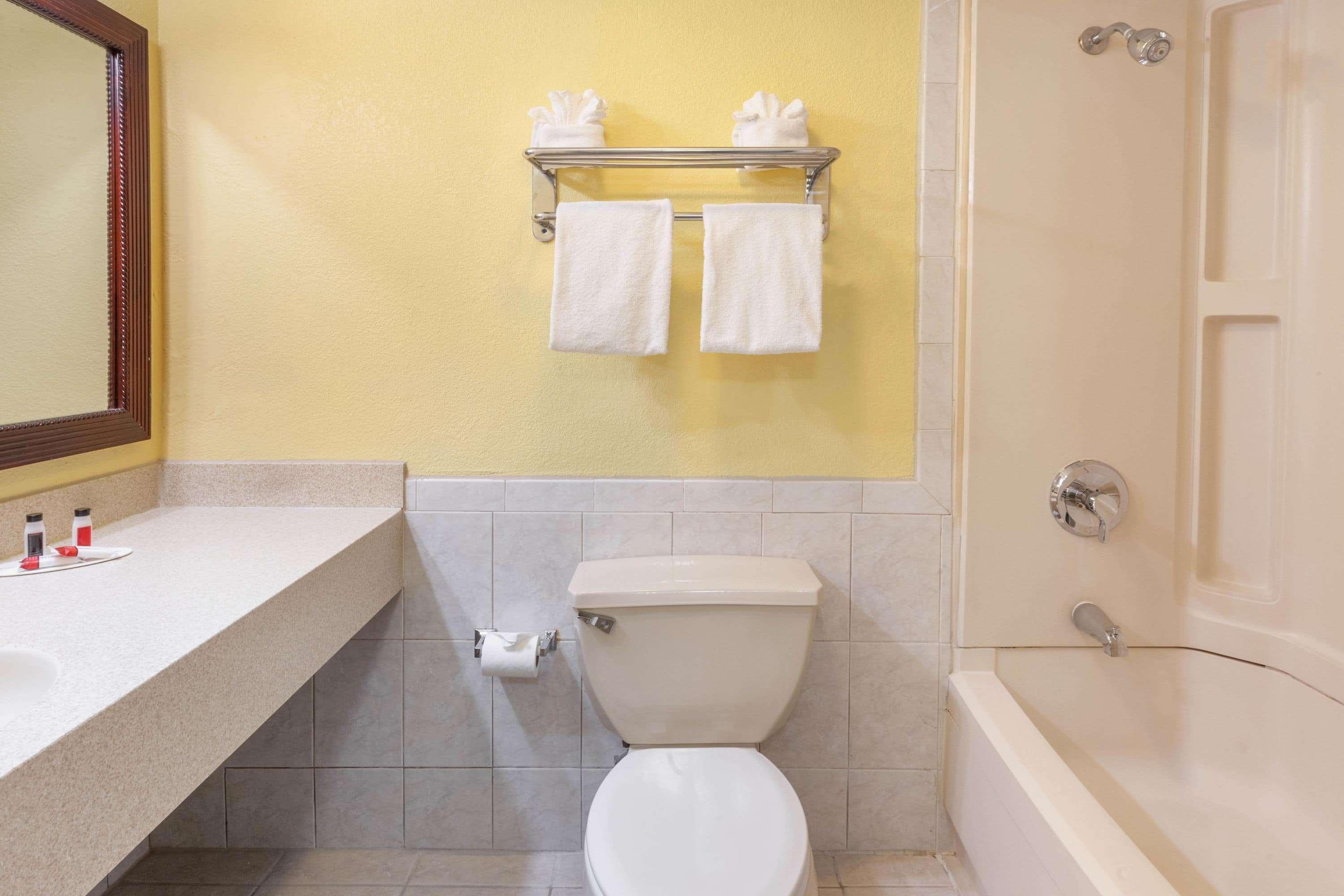 Days Inn By Wyndham Nanuet / Spring Valley Bagian luar foto