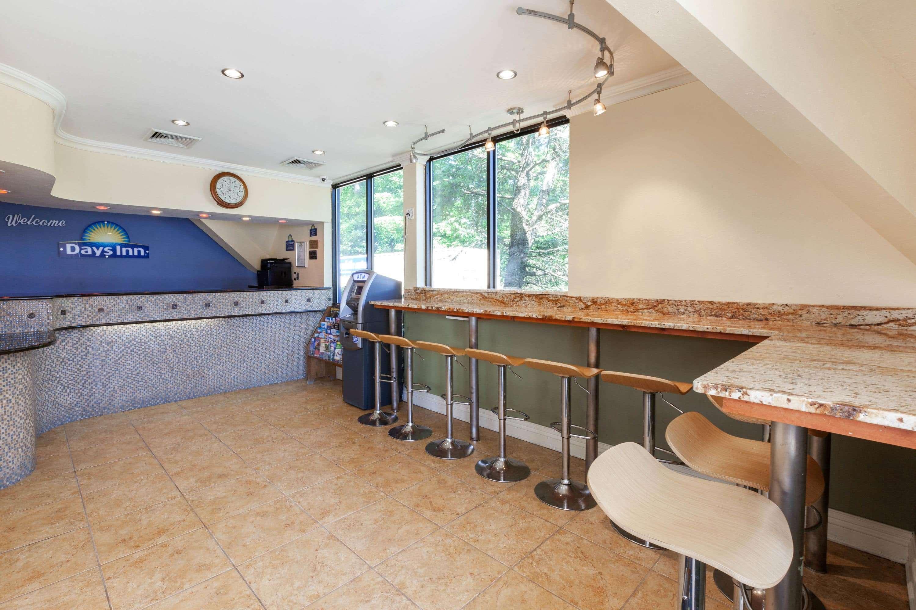 Days Inn By Wyndham Nanuet / Spring Valley Bagian luar foto