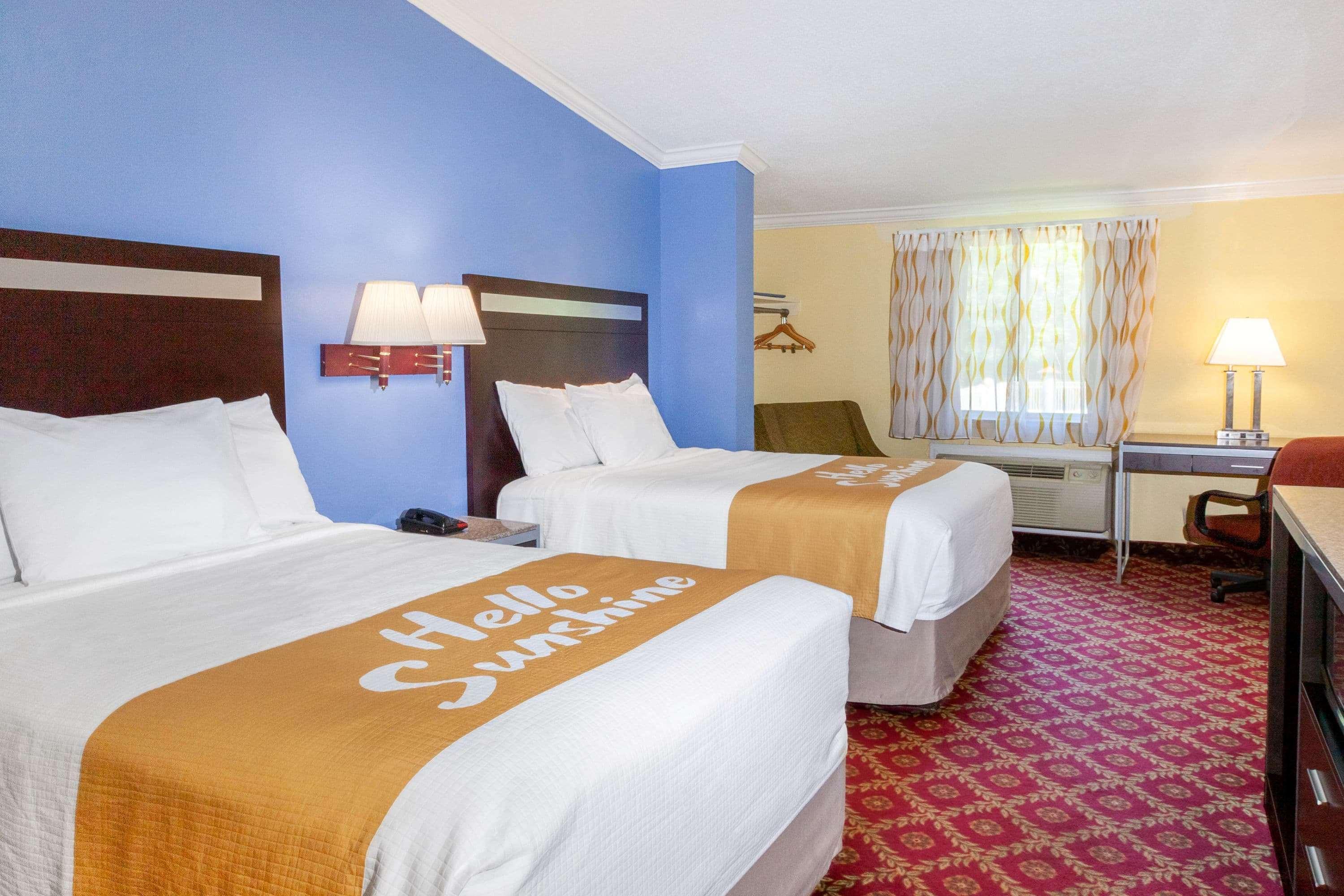 Days Inn By Wyndham Nanuet / Spring Valley Bagian luar foto