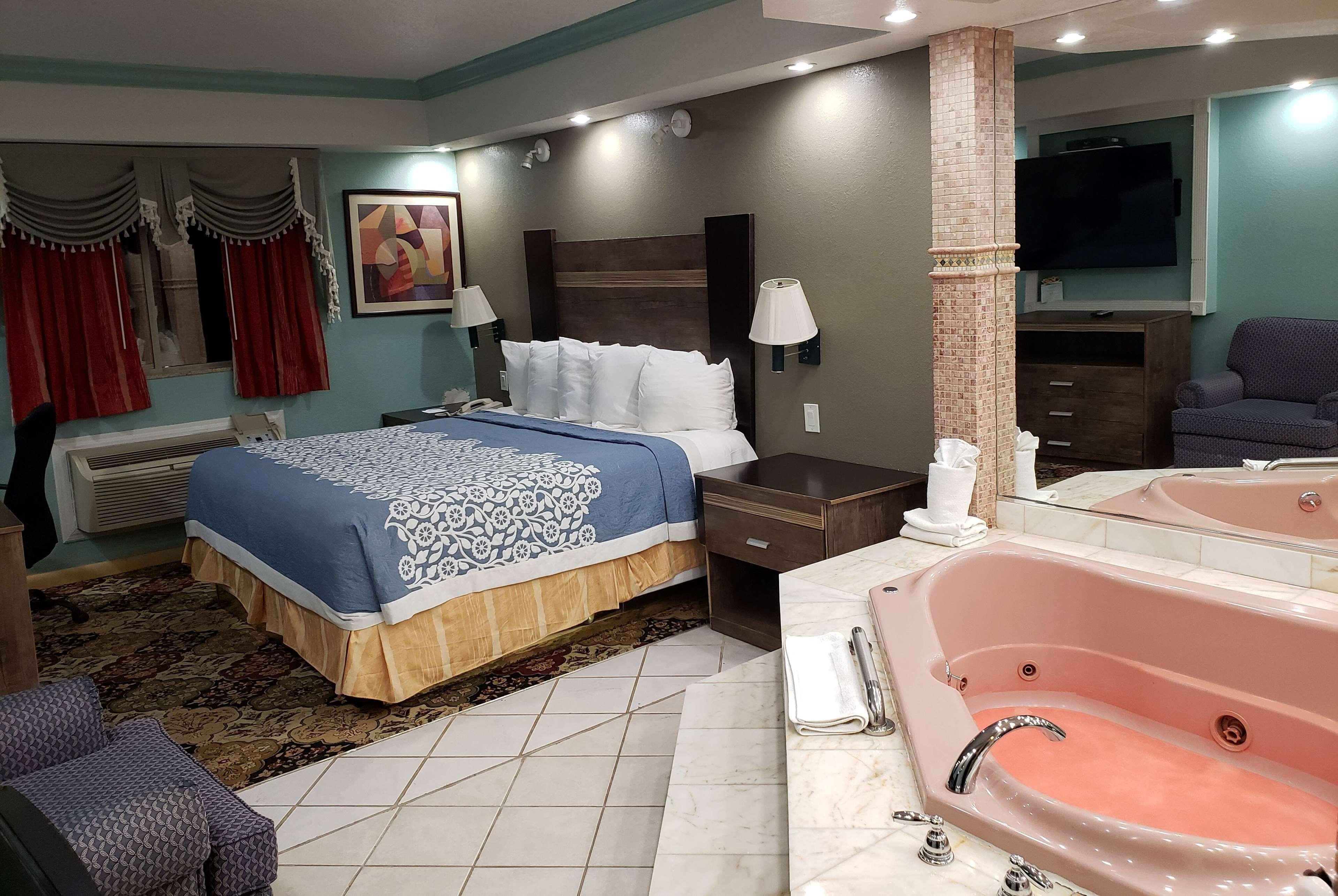 Days Inn By Wyndham Nanuet / Spring Valley Bagian luar foto