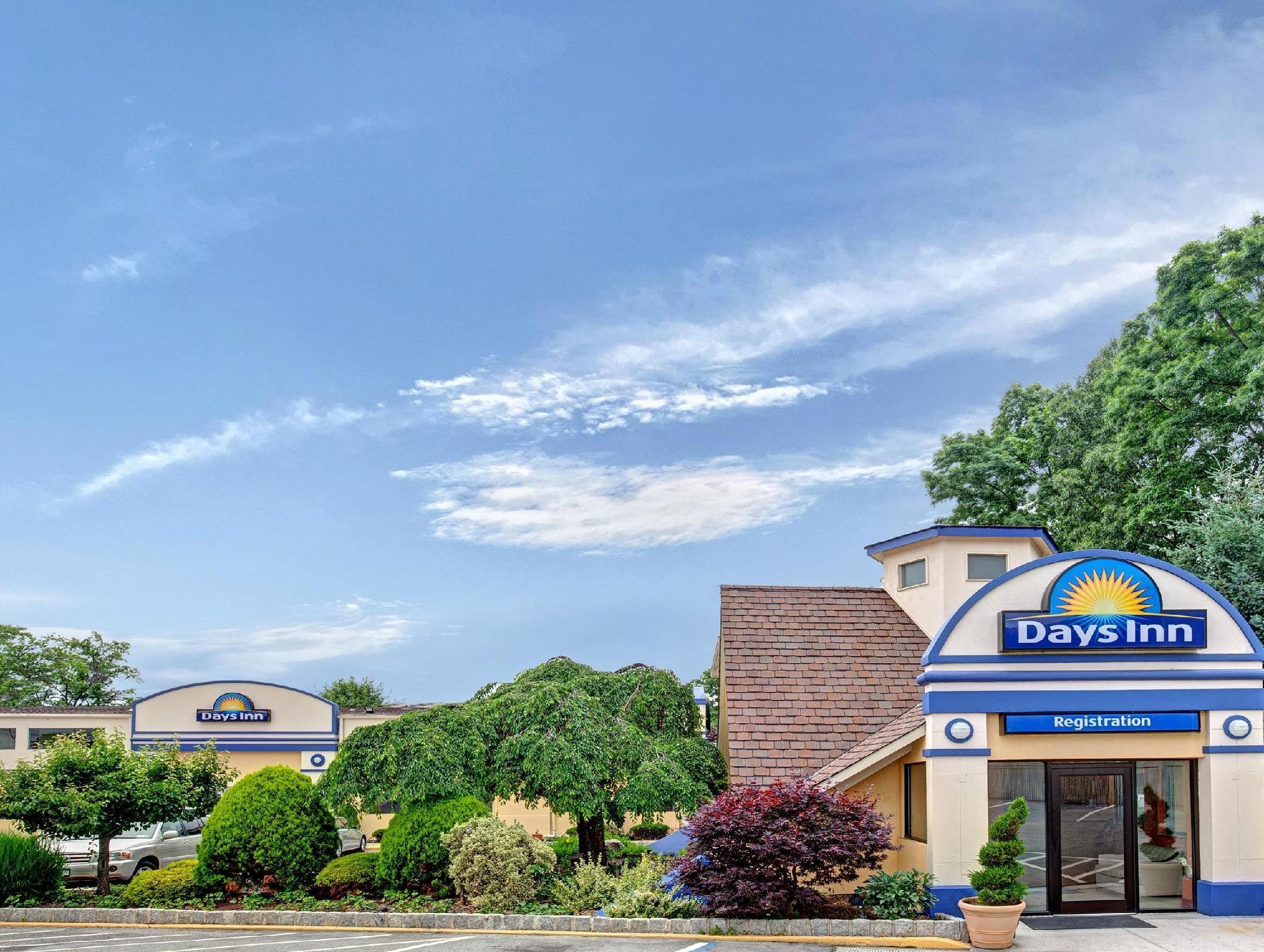 Days Inn By Wyndham Nanuet / Spring Valley Bagian luar foto