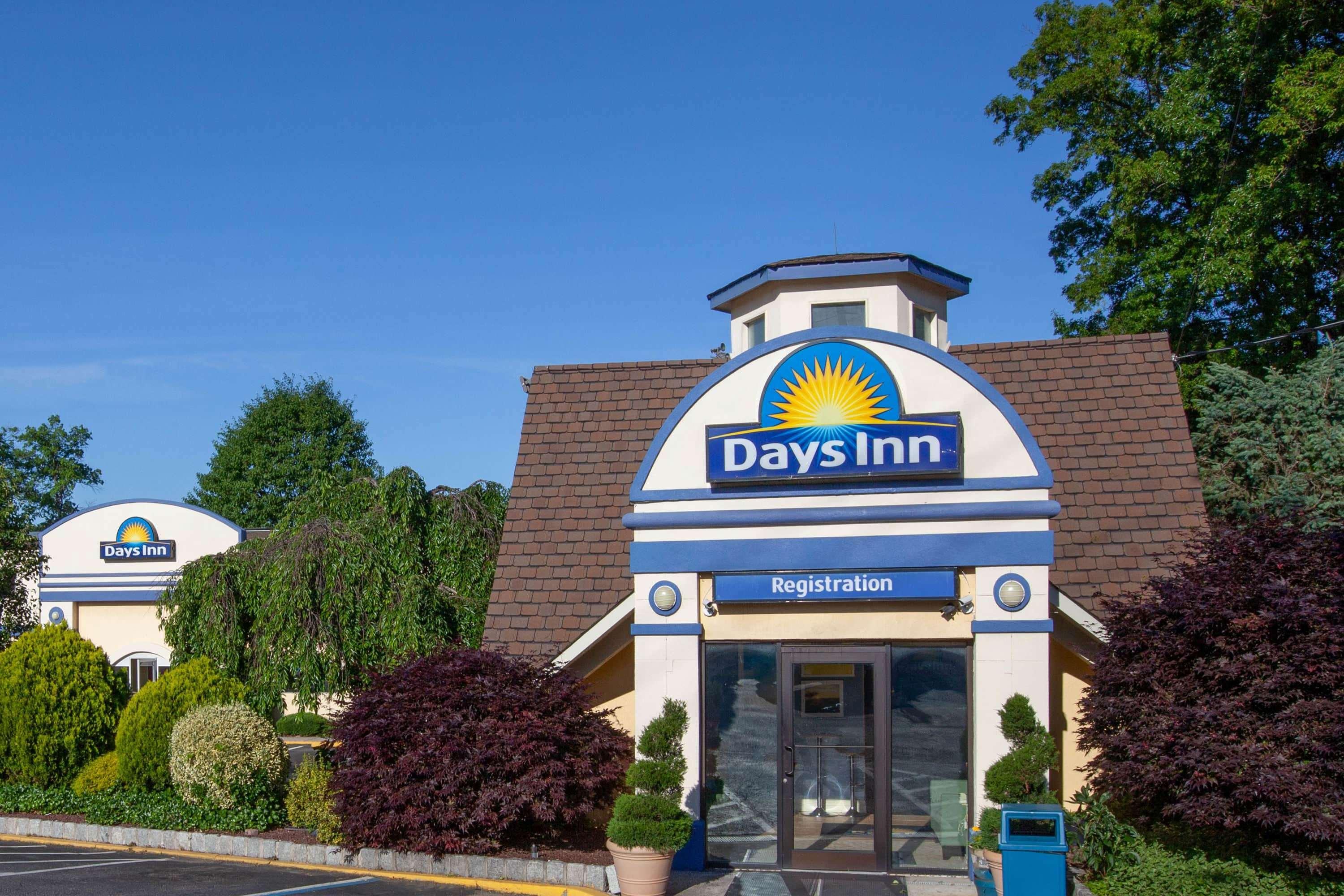 Days Inn By Wyndham Nanuet / Spring Valley Bagian luar foto